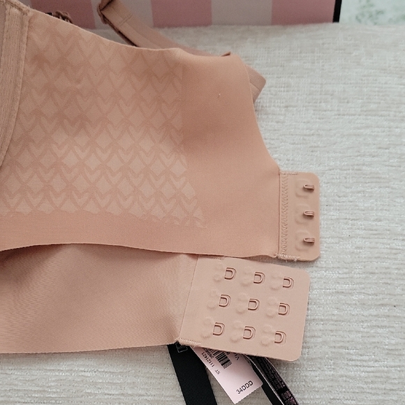 Victoria's Secret Blush Bra - Picture 6 of 8